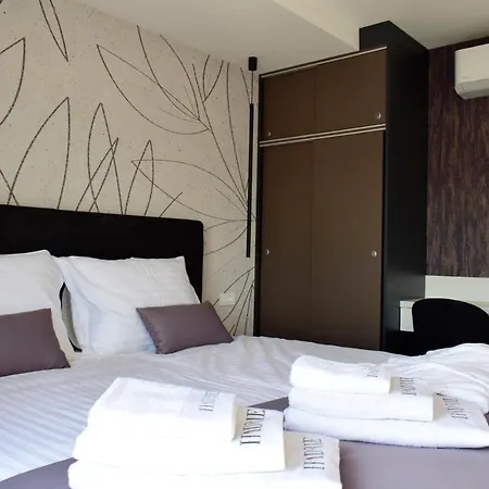 Luxury - Hadrie D *