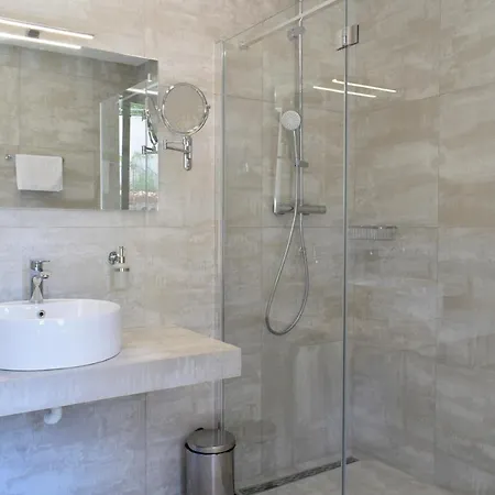Luxury - Hadrie D *