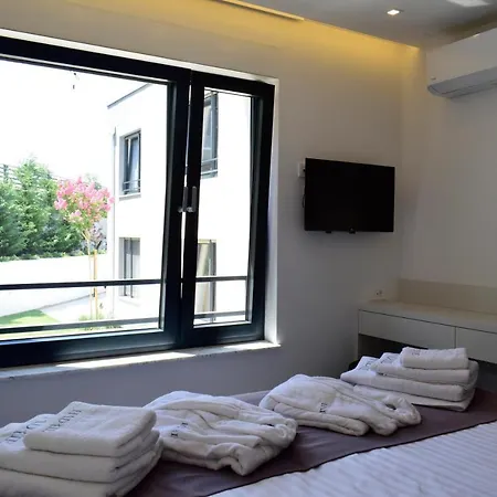 Luxury - Hadrie D